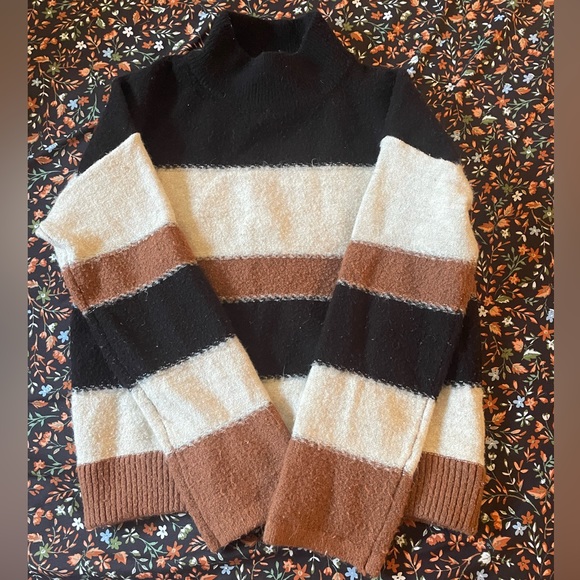 Turtleneck Pullover Sweater - Picture 2 of 6